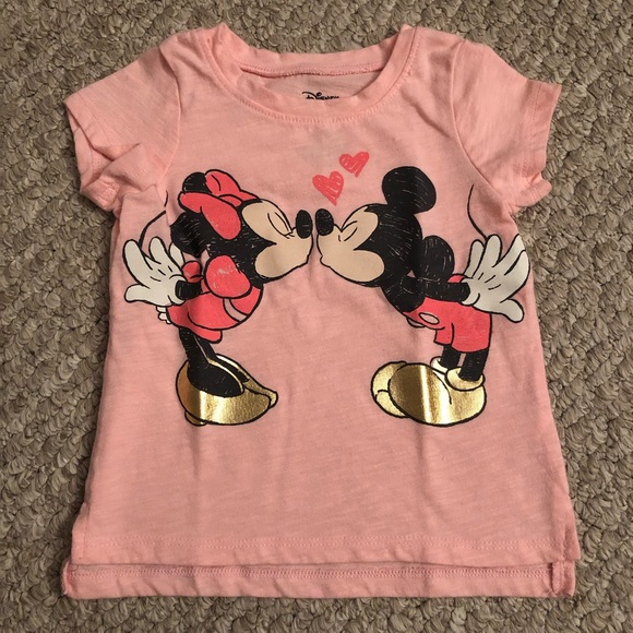 ❤️ 4/$20 NWOT Minnie & Mickey Mouse Kiss T-Shirt - Picture 2 of 4